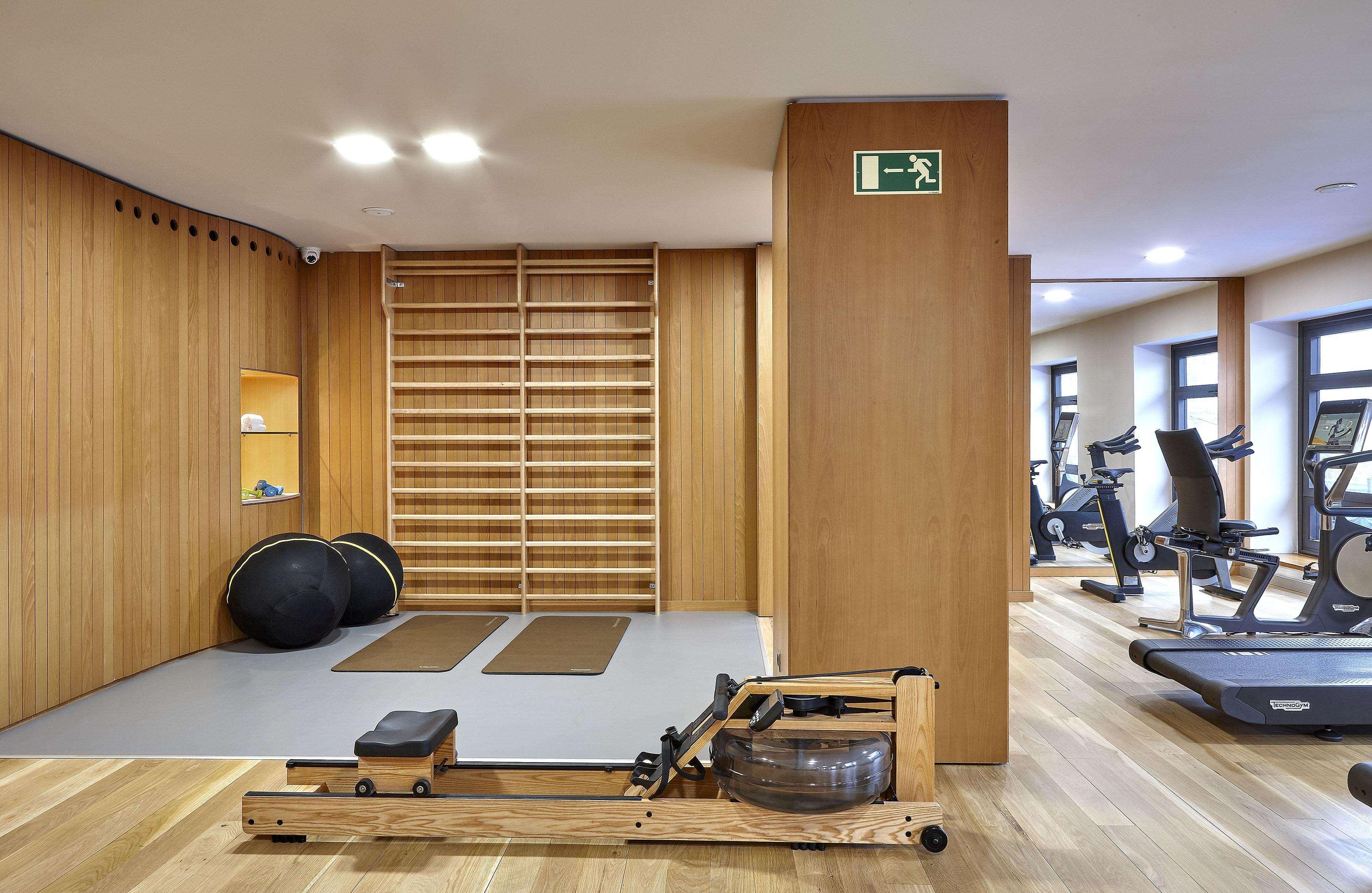 The Artist Grand Hotel Of Art Bilbao Exterior photo The gym at the London Bridge Hotel
