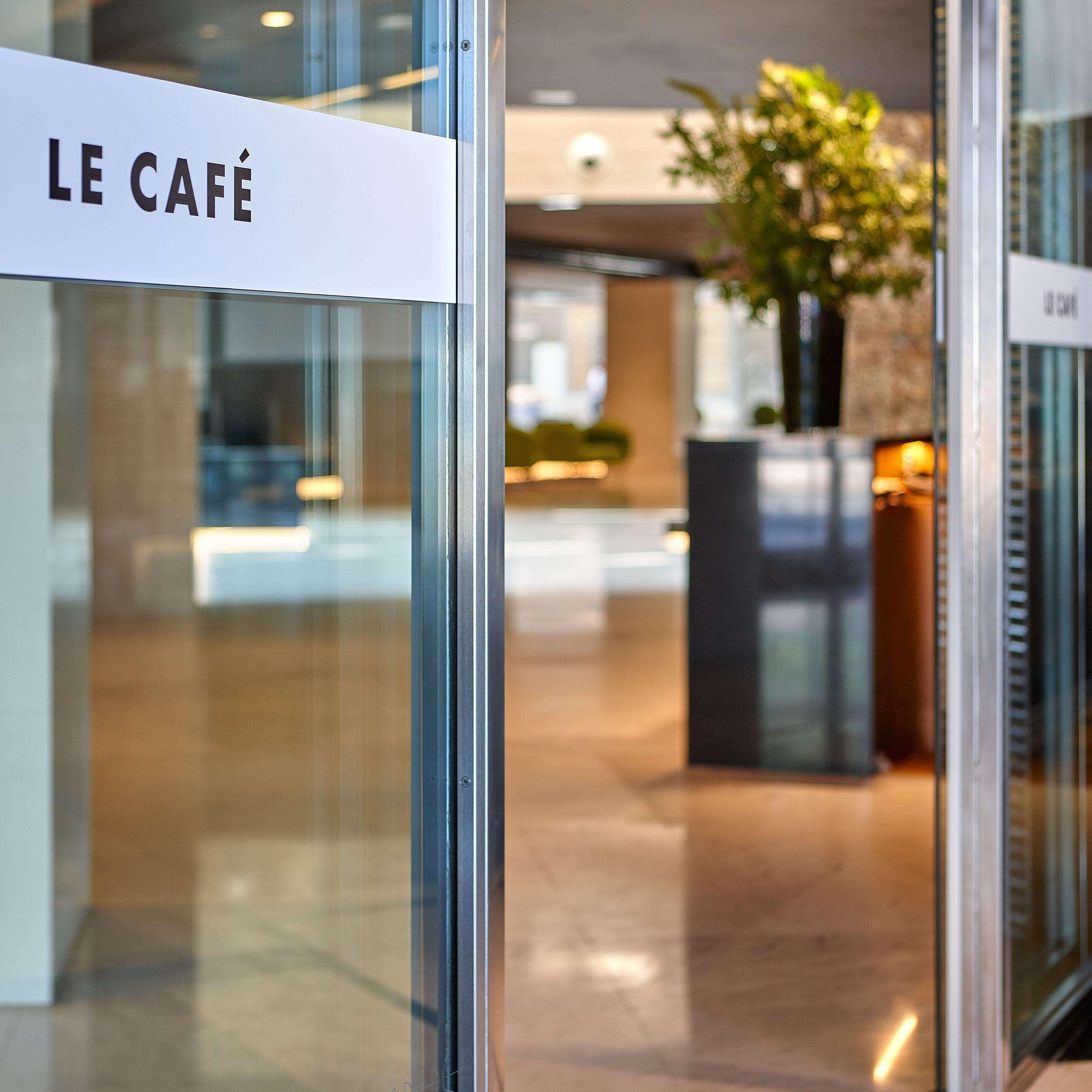 The Artist Grand Hotel Of Art Bilbao Exterior photo Le Café