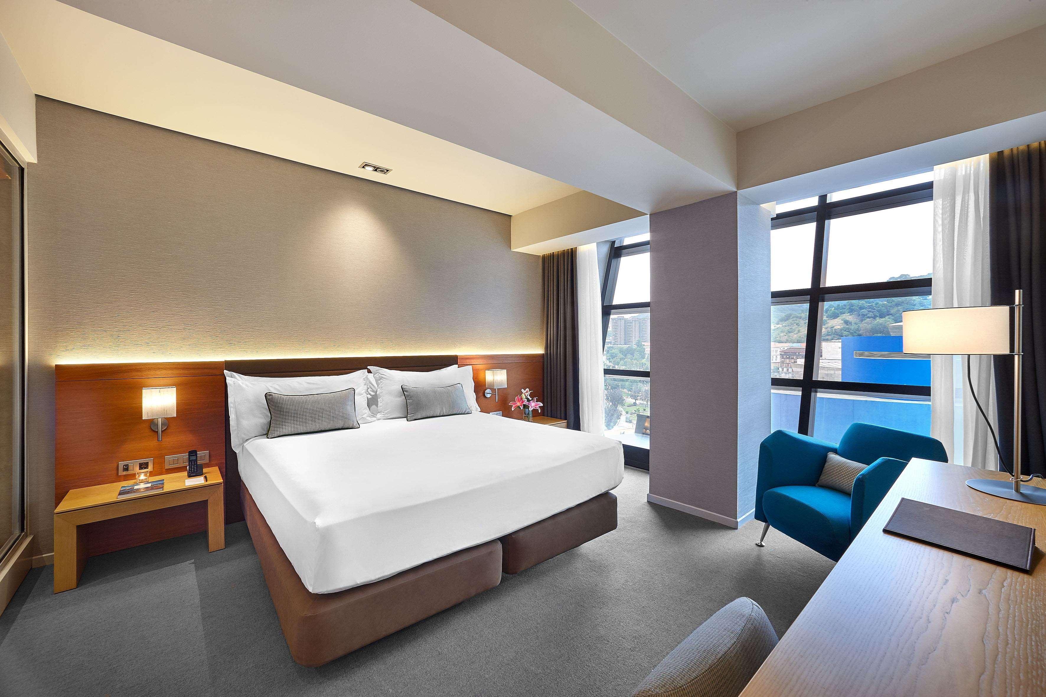 The Artist Grand Hotel Of Art Bilbao Exterior photo Deluxe Room