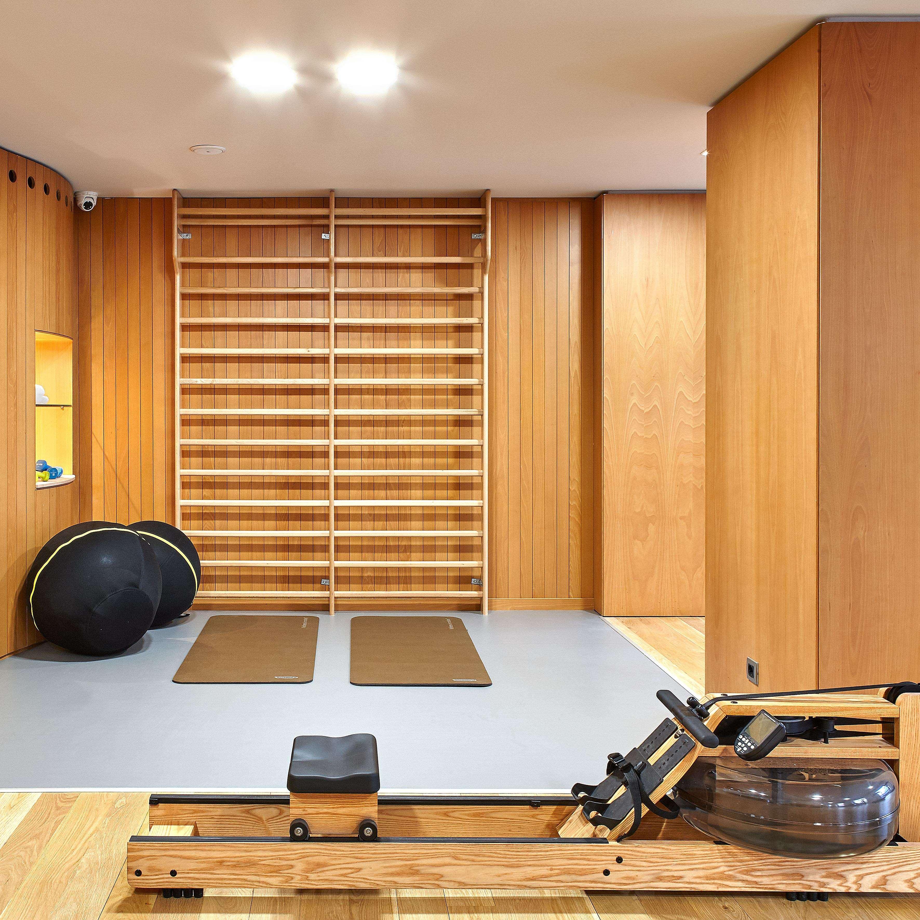 The Artist Grand Hotel Of Art Bilbao Exterior photo The gym at the London residence