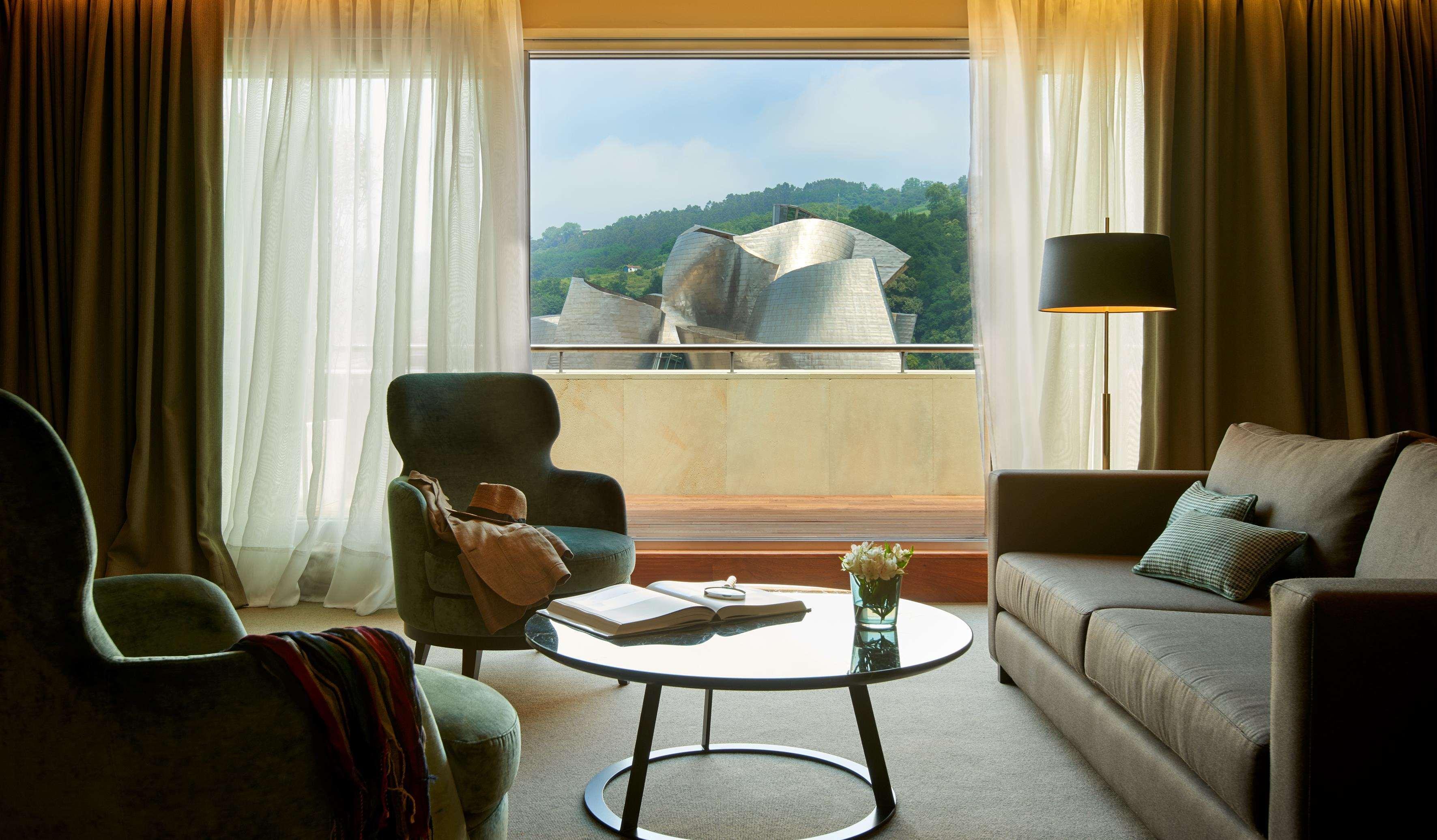 The Artist Grand Hotel Of Art Bilbao Exterior photo A room at the hotel