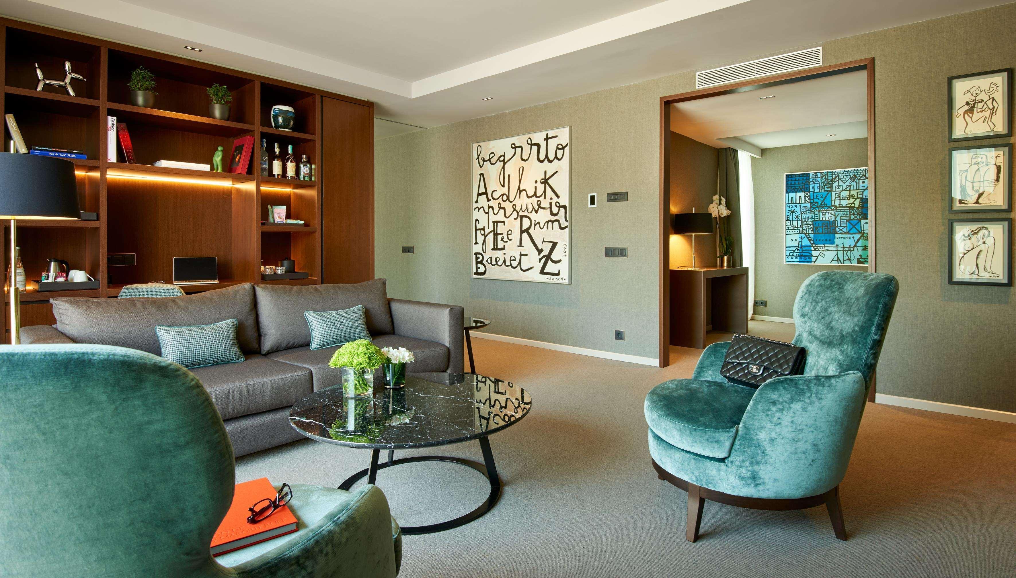 The Artist Grand Hotel Of Art Bilbao Exterior photo A suite at the hotel