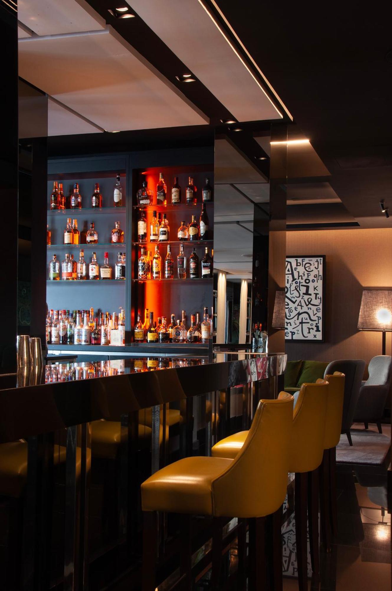 The Artist Grand Hotel Of Art Bilbao Exterior photo The bar at the hotel