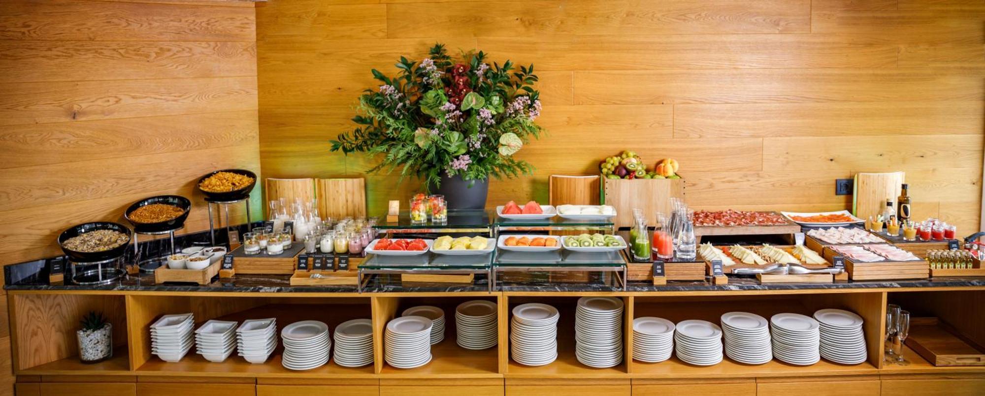 The Artist Grand Hotel Of Art Bilbao Exterior photo A buffet at a hotel