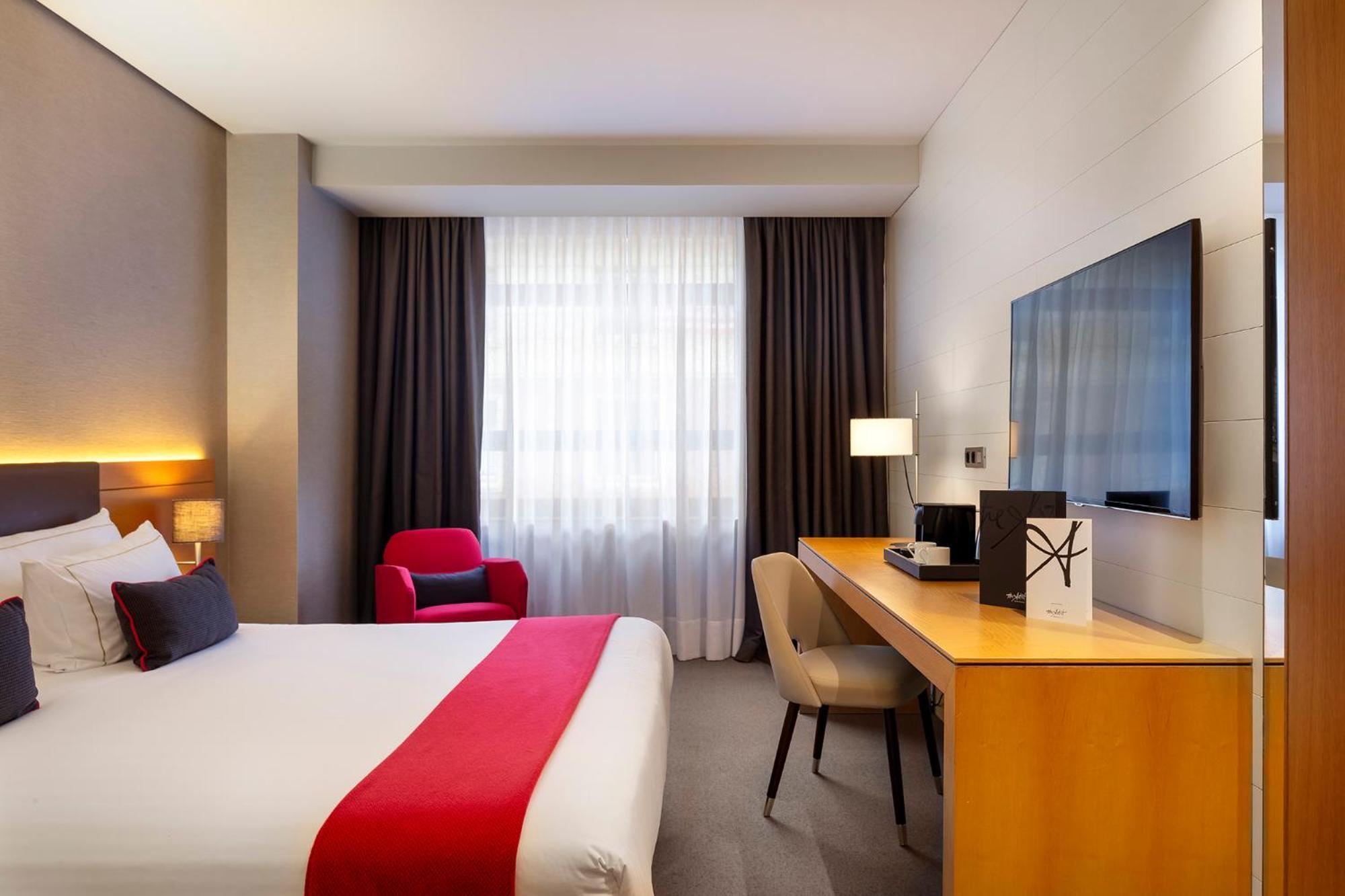 The Artist Grand Hotel Of Art Bilbao Exterior photo A room at the hotel