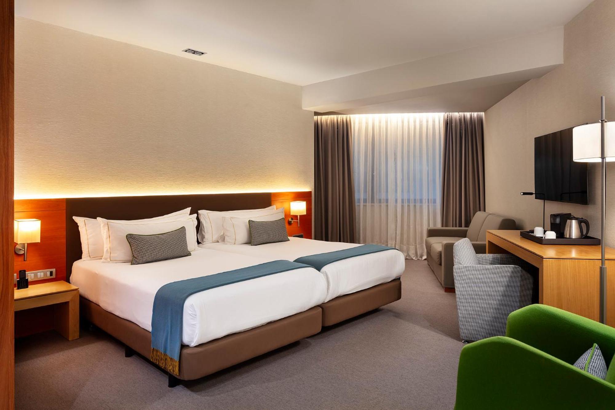 The Artist Grand Hotel Of Art Bilbao Exterior photo A room at the hotel
