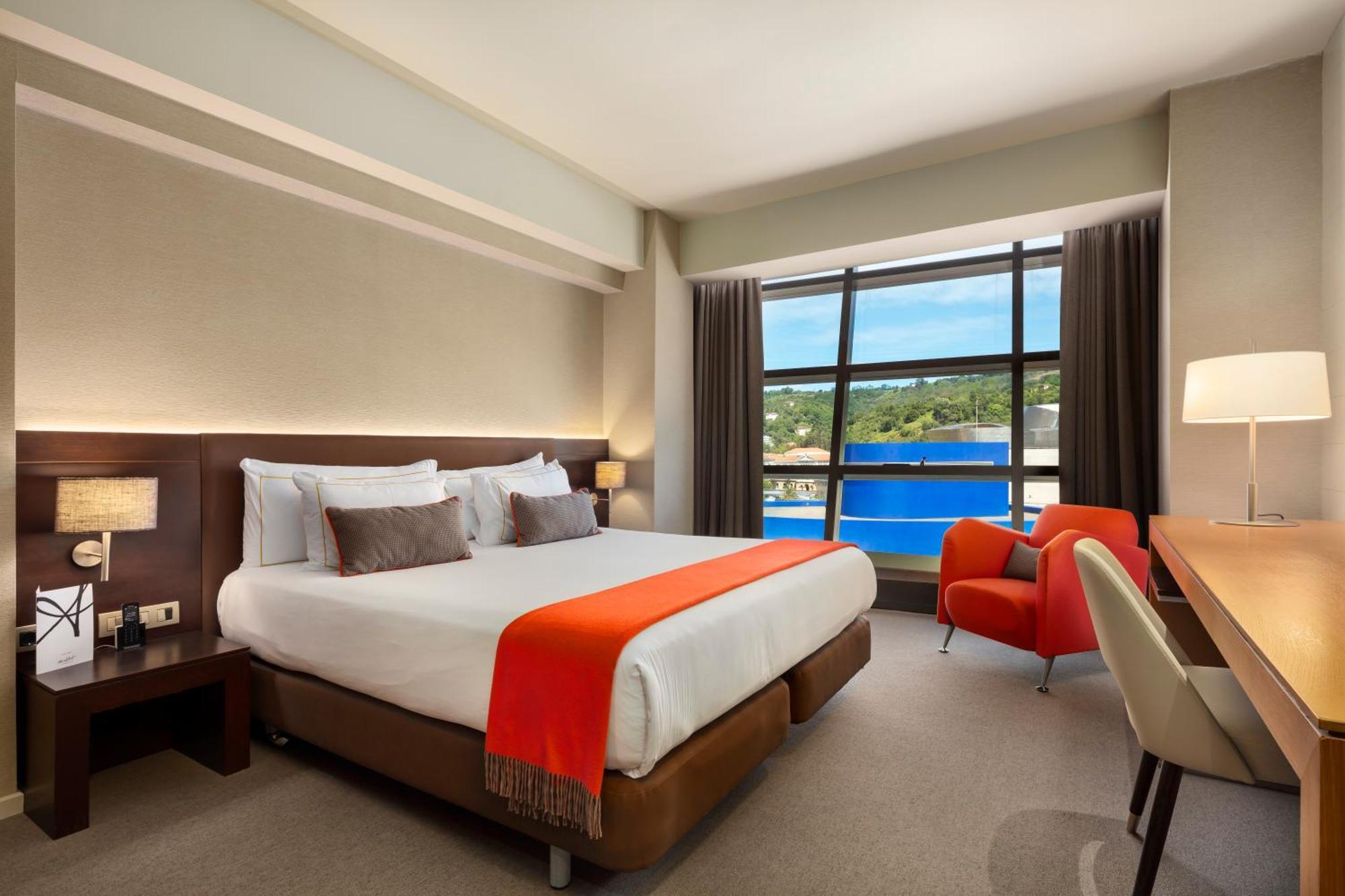 The Artist Grand Hotel Of Art Bilbao Exterior photo A room at the hotel