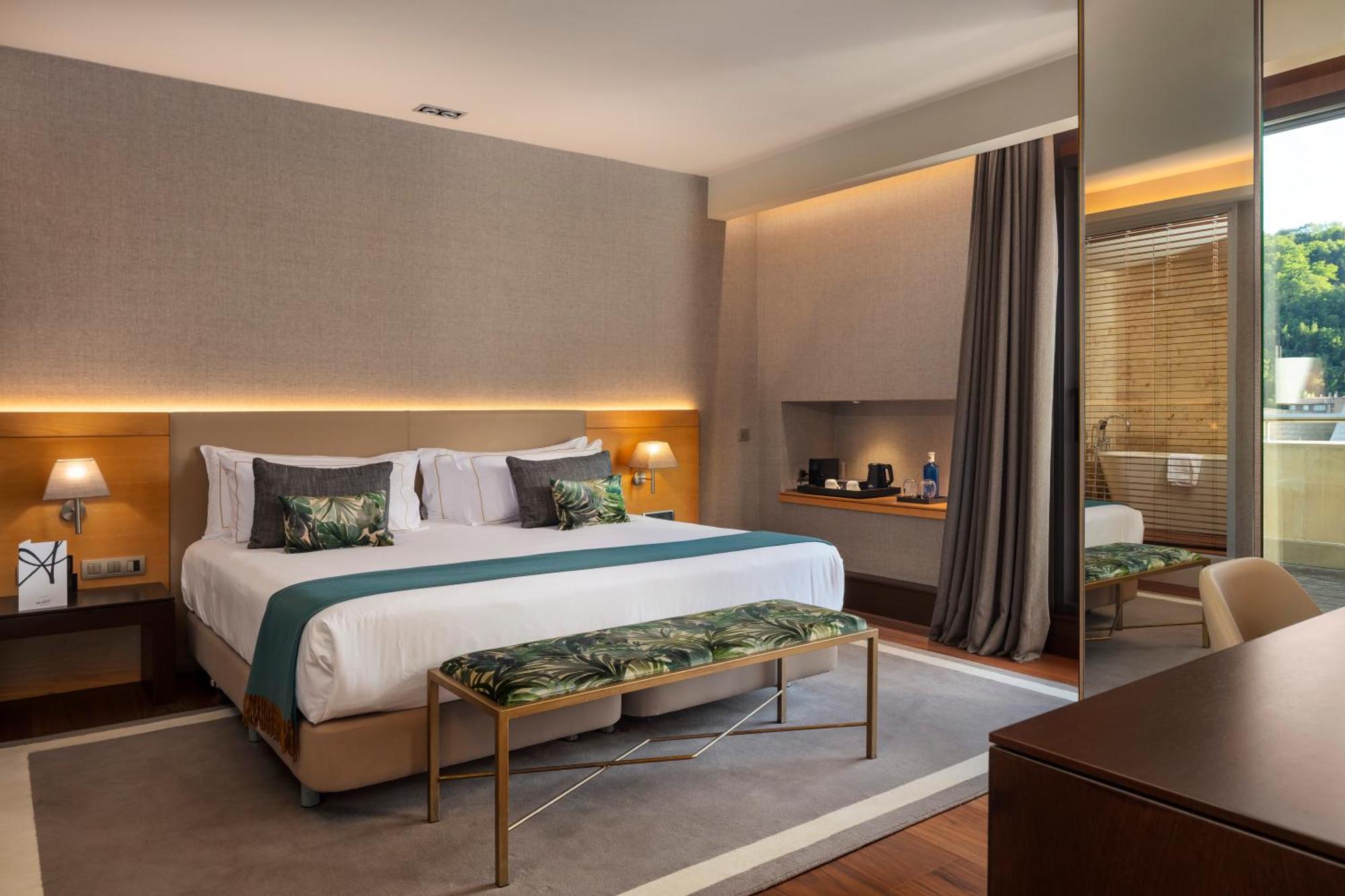 The Artist Grand Hotel Of Art Bilbao Exterior photo Deluxe Room