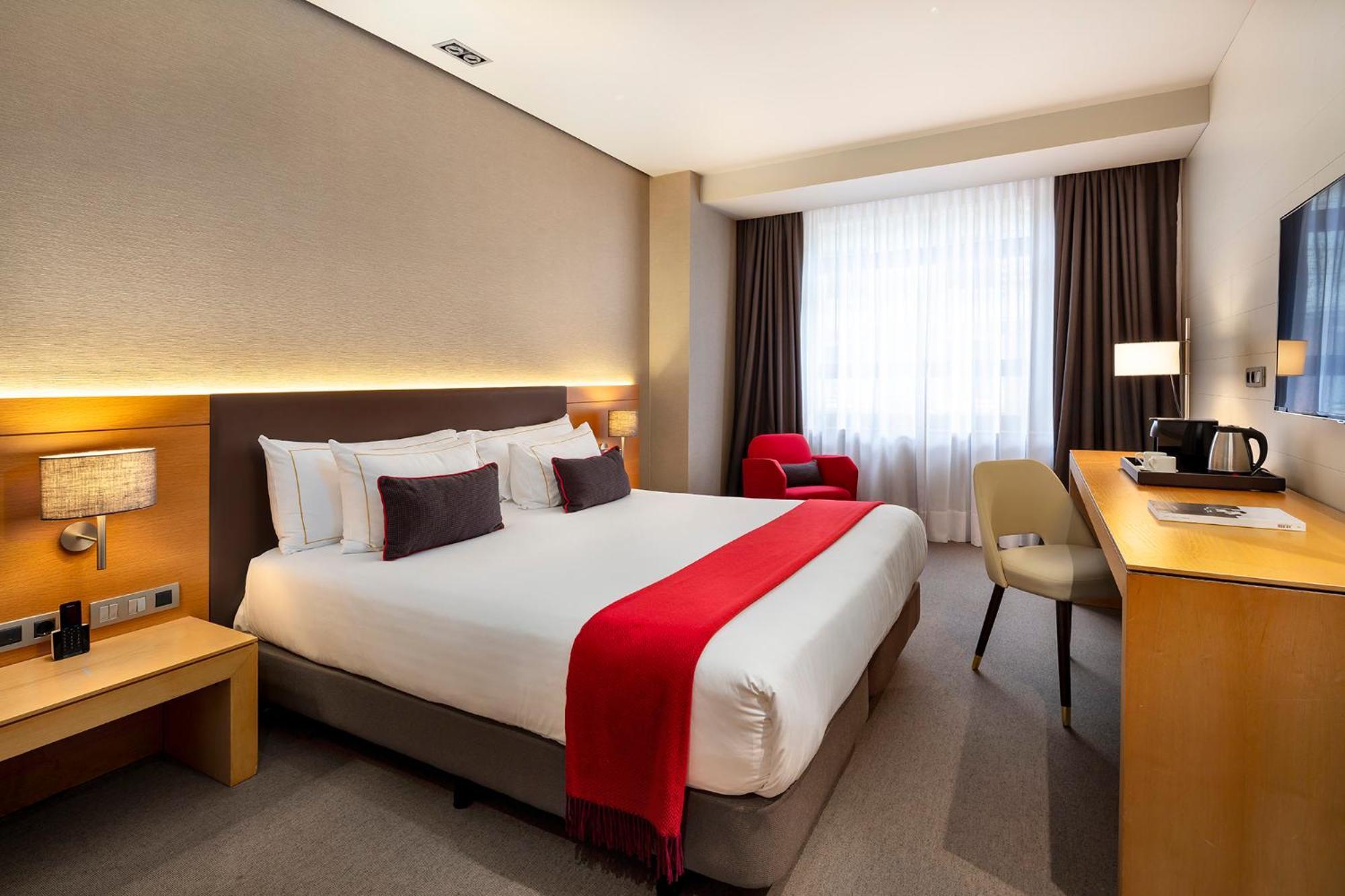 The Artist Grand Hotel Of Art Bilbao Exterior photo A room at the hotel