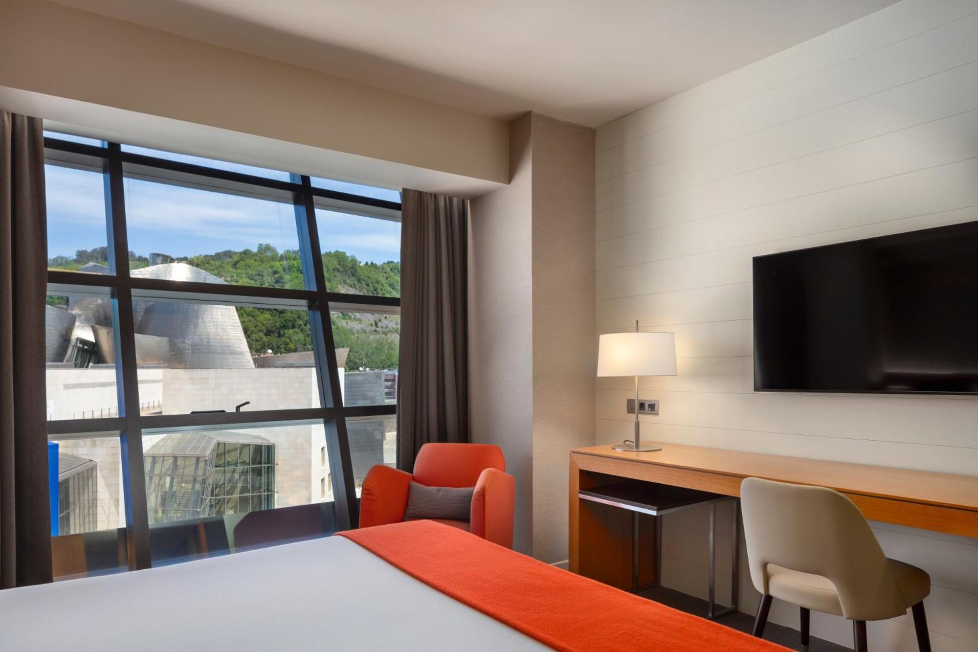 The Artist Grand Hotel Of Art Bilbao Exterior photo A room at the hotel
