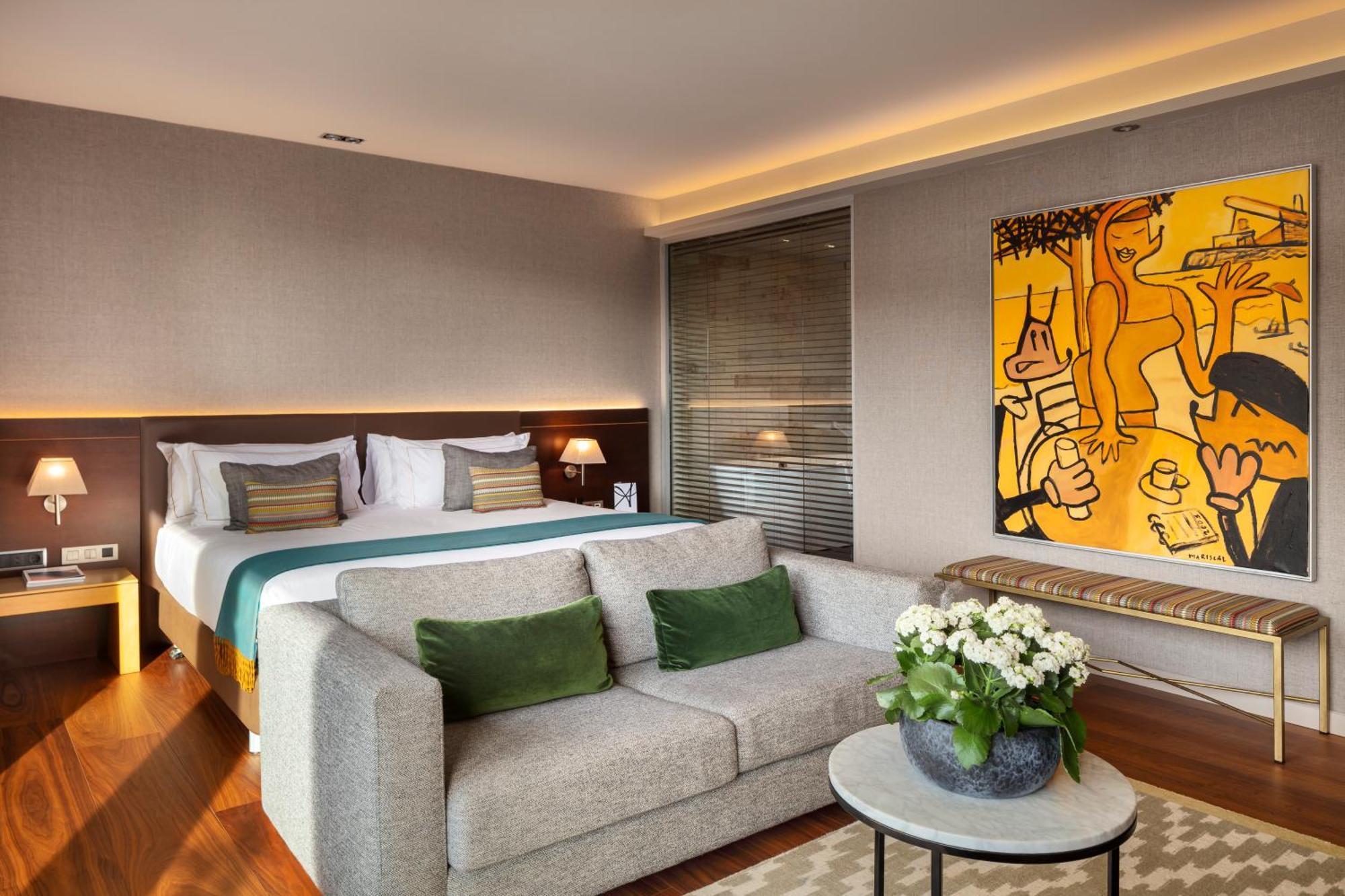 The Artist Grand Hotel Of Art Bilbao Exterior photo A suite at the hotel