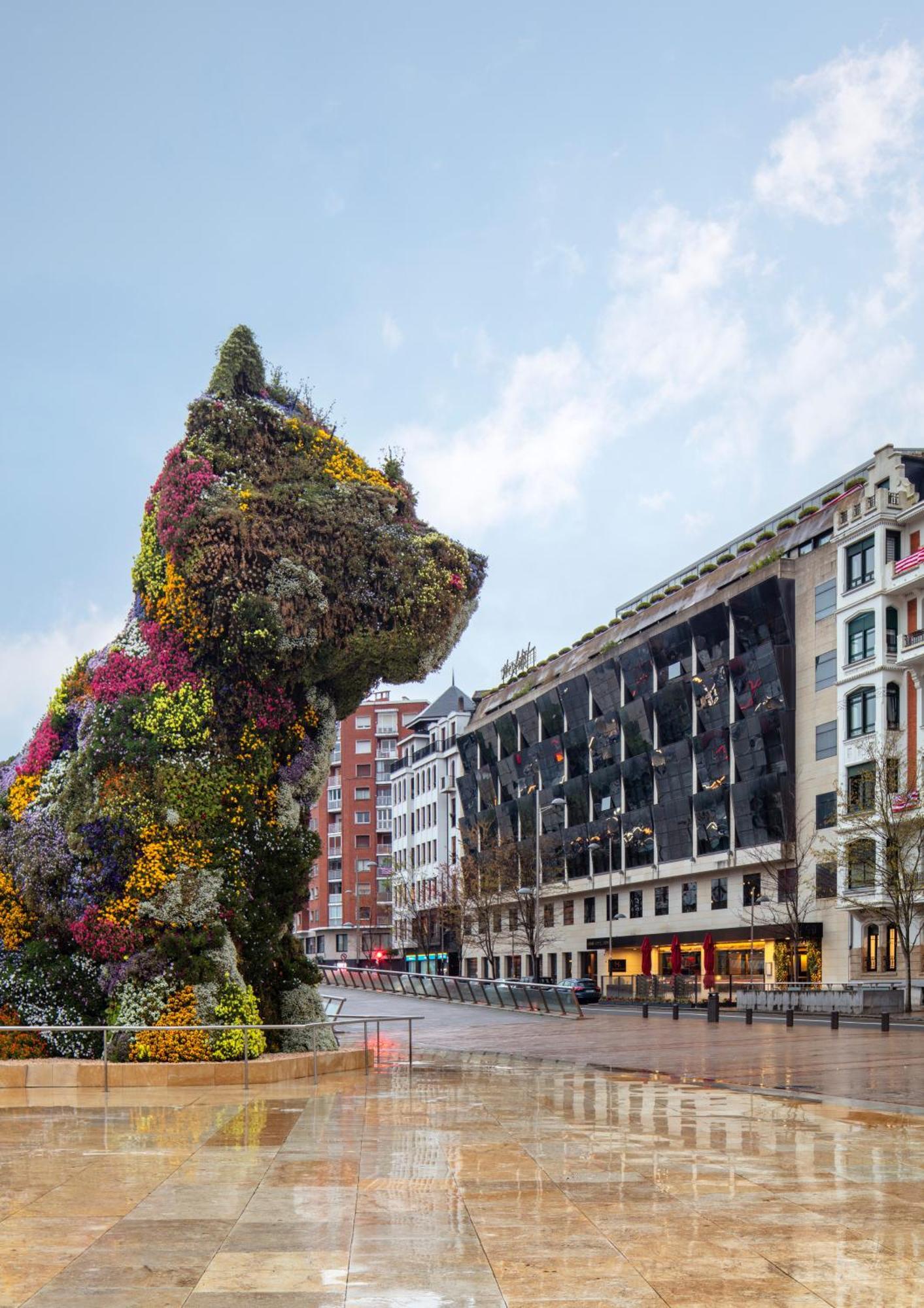 The Artist Grand Hotel Of Art Bilbao Exterior photo The Edinburgh skyline